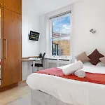 Luxury 4-Bedroom Modern Flat In Central London Steps From Station, Sleeps 9 In Style!