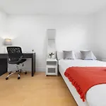 Luxury 4-Bedroom Modern Flat In Central London Steps From Station, Sleeps 9 In Style!